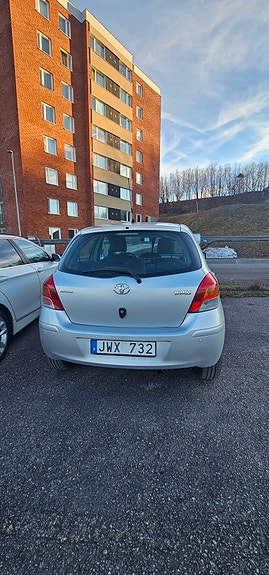 Toyota Yaris 3 of 5