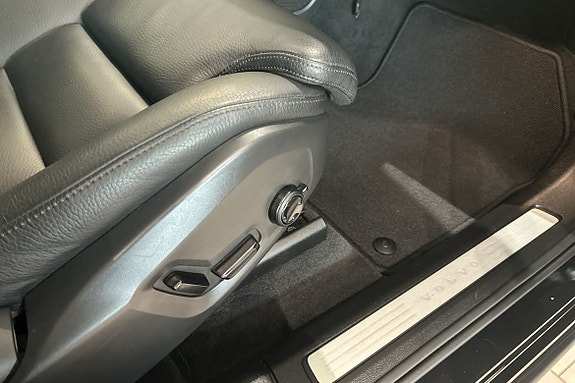 Volvo XC60 12 of 30