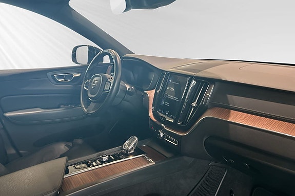 Volvo XC60 10 of 30
