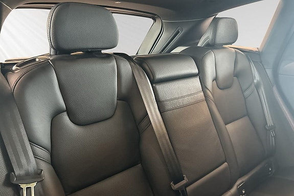 Volvo XC60 11 of 30