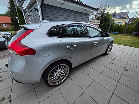 Volvo V40 3 of 5
