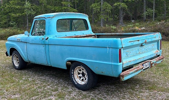 Ford F-100 2 of 5