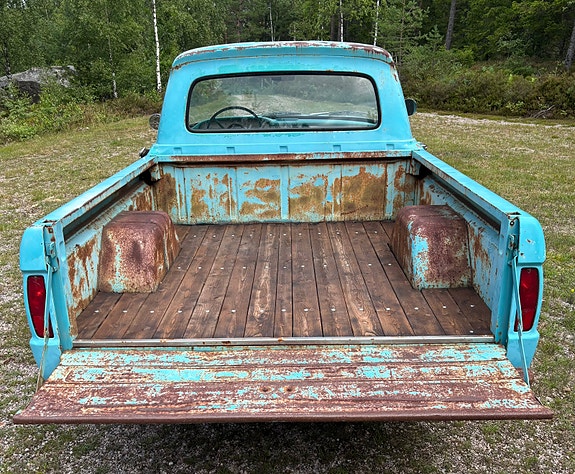 Ford F-100 3 of 5