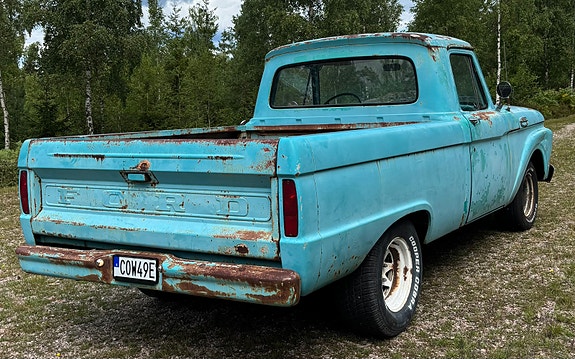 Ford F-100 4 of 5