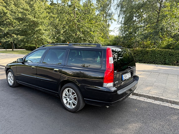 Volvo V70 2 of 5