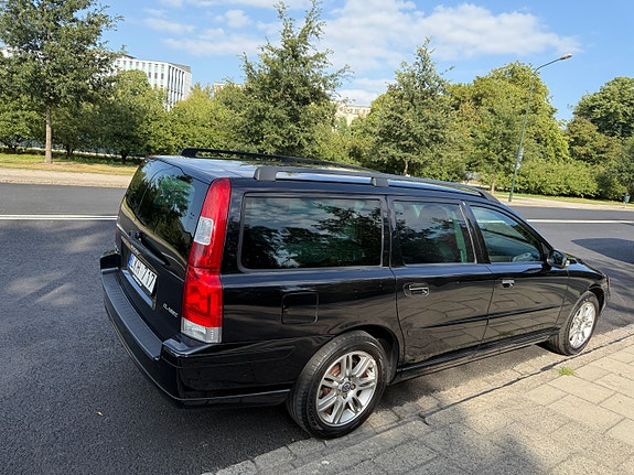 Volvo V70 3 of 5