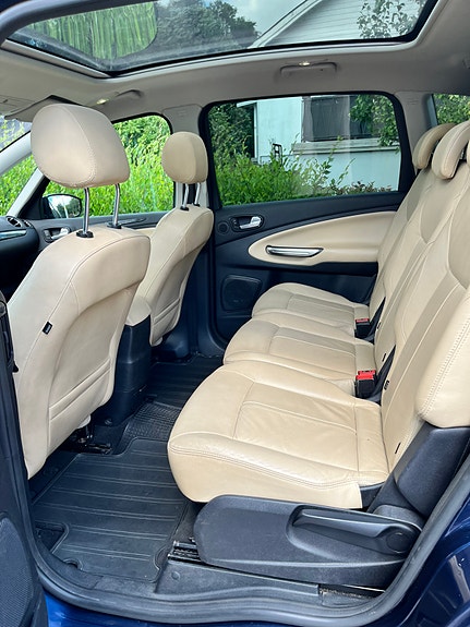 Ford S-MAX 3 of 5