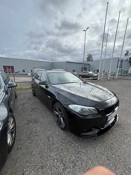 BMW 520d 4 of 5