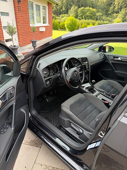 Volkswagen Golf VII 4 of 5