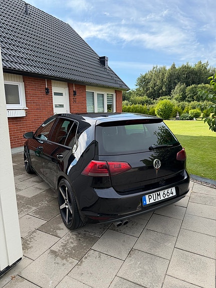 Volkswagen Golf VII 2 of 5