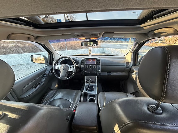 Nissan Navara 3 of 3