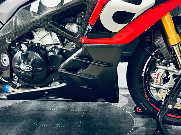 Aprilia Tuono V4 Factory 3 of 4