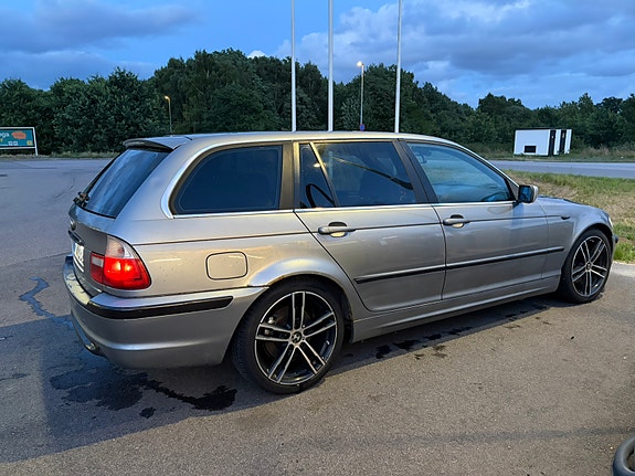 BMW 320i 5 of 5