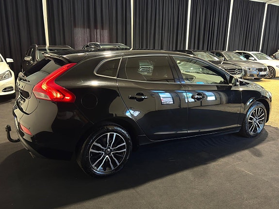Volvo V40 3 of 5