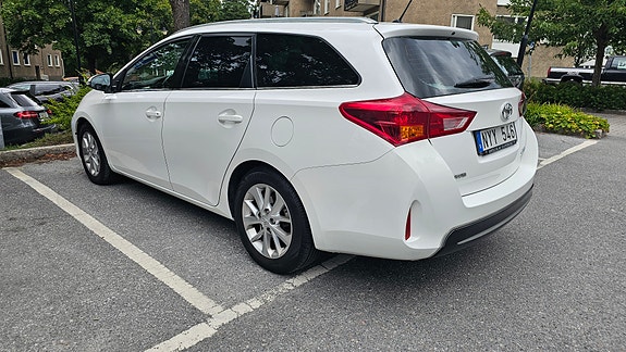 Toyota Auris 3 of 5