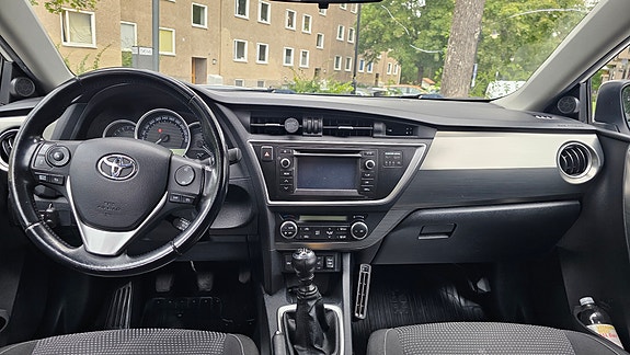 Toyota Auris 5 of 5
