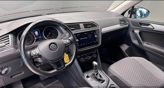 Volkswagen Tiguan 3 of 8