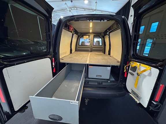 Volkswagen Caddy Maxi 9 of 15