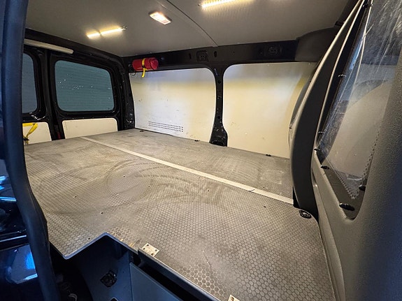 Volkswagen Caddy Maxi 11 of 15