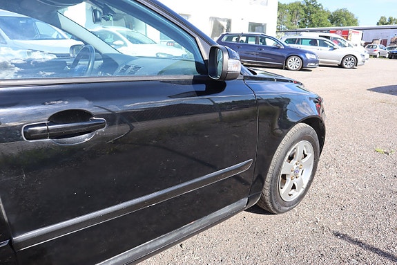Volvo V50 3 of 5