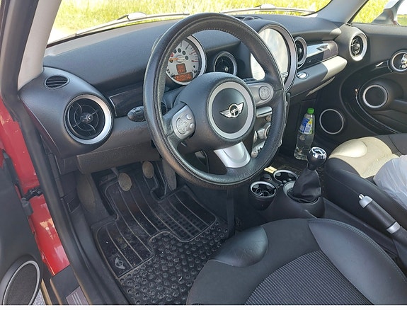 MINI Cooper 3 of 4