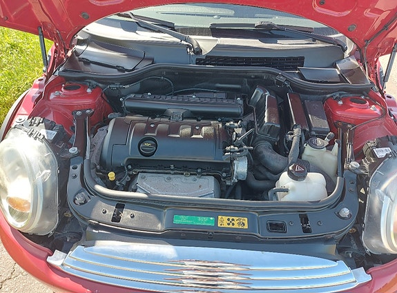 MINI Cooper 4 of 4