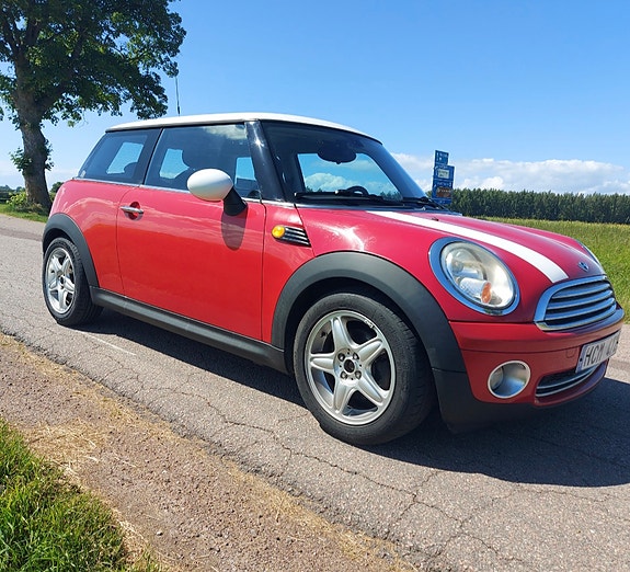 MINI Cooper 2 of 4