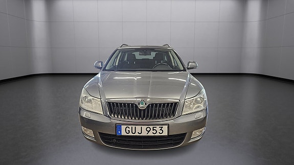 Skoda Octavia 2 of 5