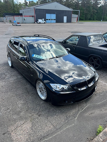 BMW 325i 4 of 7