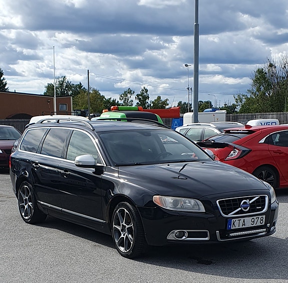 Volvo V70 3 of 5