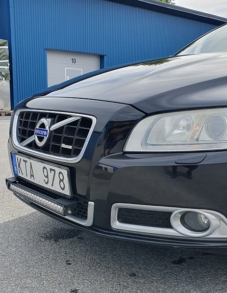Volvo V70 2 of 5