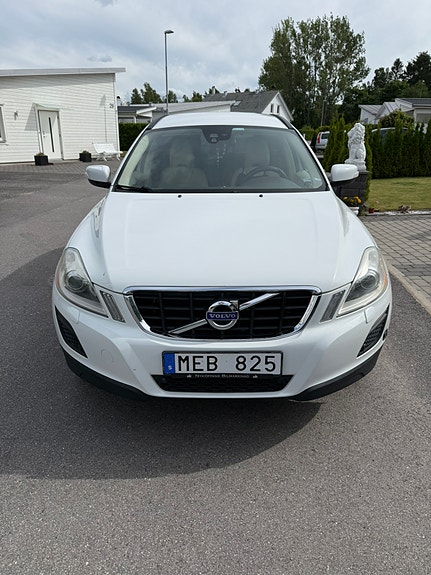 Volvo XC60 2 of 5