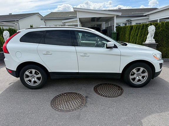Volvo XC60 3 of 5