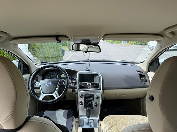 Volvo XC60 7 of 9