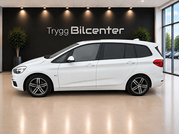 BMW 218 2 of 5