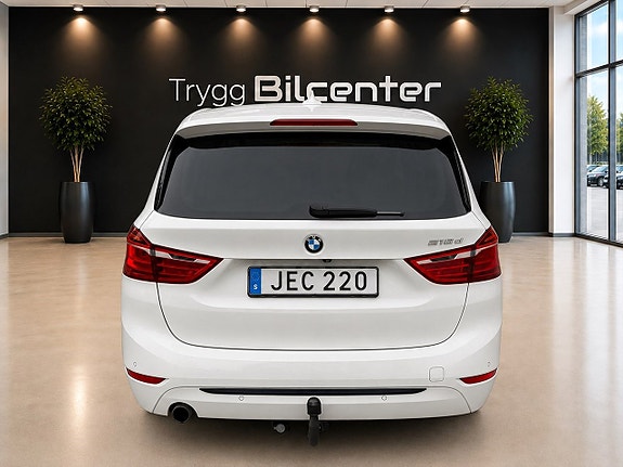 BMW 218 4 of 5