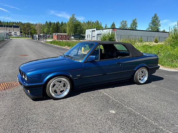 BMW 320i 5 of 17