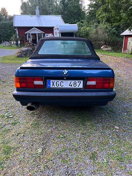 BMW 320i 11 of 17