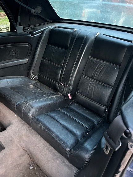 BMW 320i 9 of 17