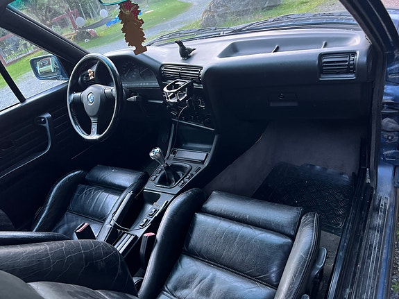 BMW 320i 14 of 17