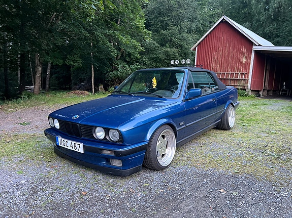 BMW 320i 17 of 17