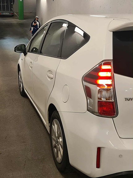 Toyota Prius+ 5 of 7