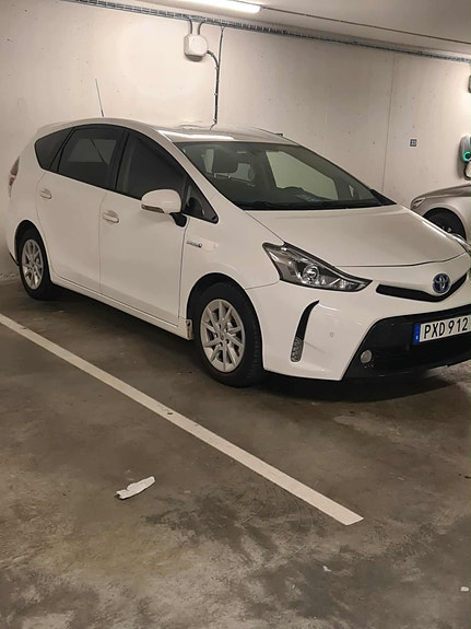 Toyota Prius+ 3 of 7