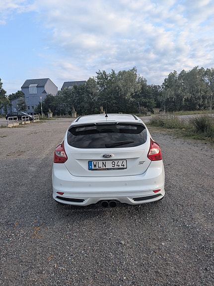 Ford Focus 3 of 8
