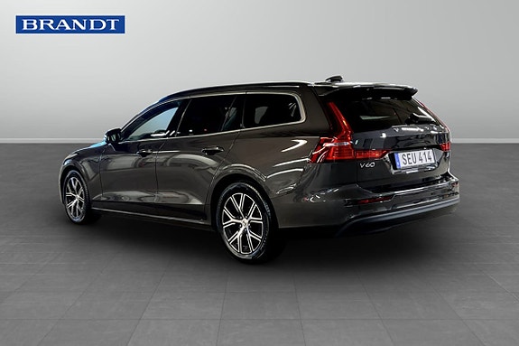 Volvo V60 2 of 5