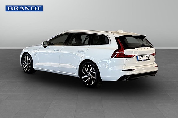 Volvo V60 2 of 5