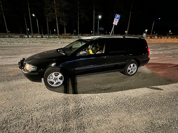 Volvo V70 4 of 5
