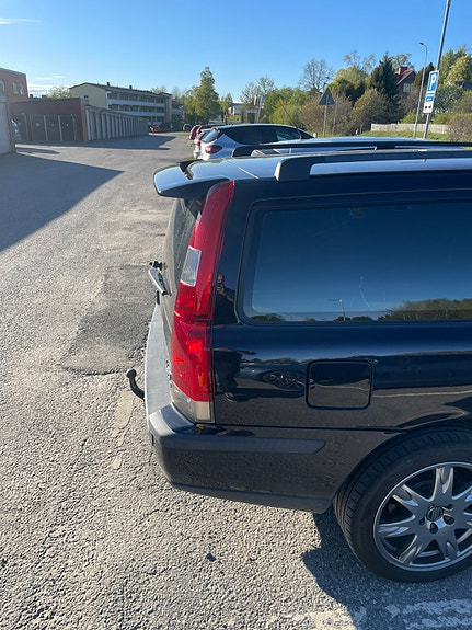 Volvo V70 2 of 5