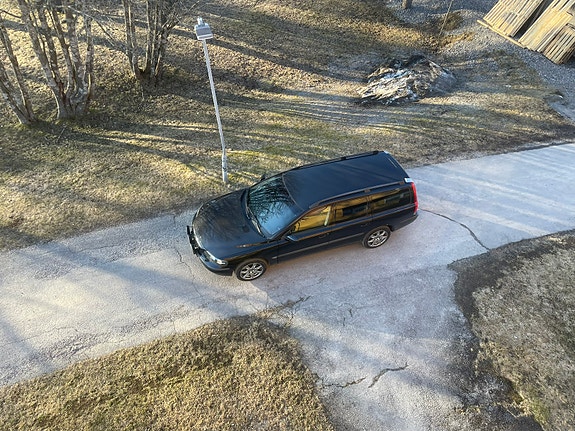 Volvo V70 3 of 5
