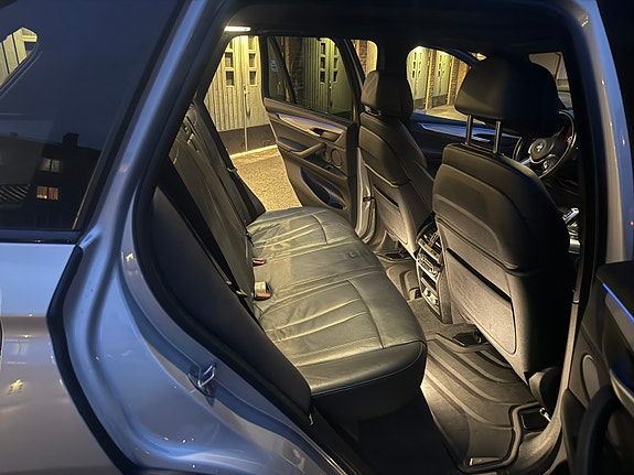 BMW X5 2 of 5